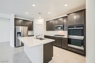 11852 Black Canary Ave, Unit 03208 in Las Vegas, NV - Building Photo - Building Photo