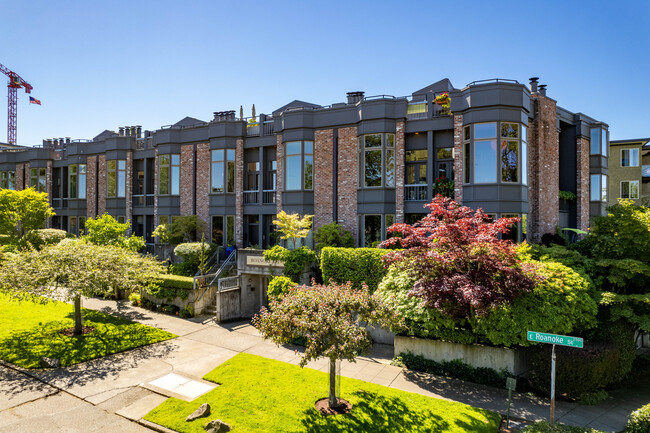 53 E Roanoke St in Seattle, WA - Foto de edificio - Primary Photo