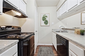 Hearthstone in San Antonio, TX - Foto de edificio - Building Photo