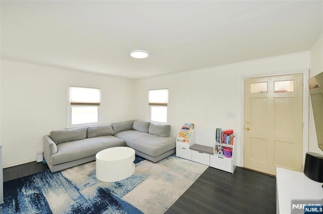 483 Mt Prospect Ave in Clifton, NJ - Foto de edificio - Building Photo