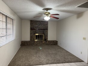 1020 Crestwood Dr in Kingman, AZ - Foto de edificio - Building Photo