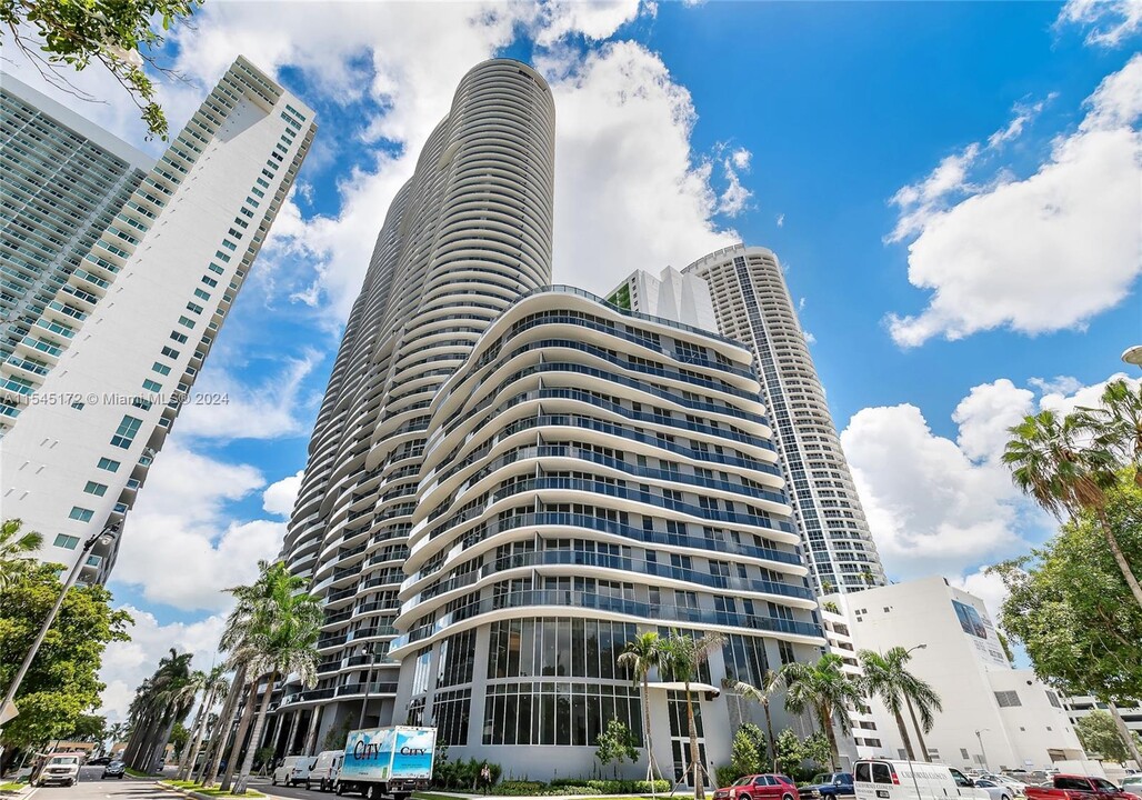 488 NE 18th St, Unit 2301 in Miami, FL - Building Photo