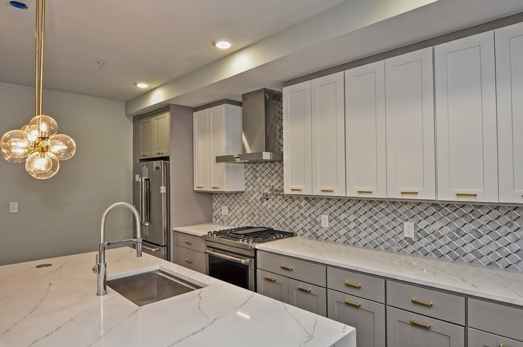 55 Hutchings St in Boston, MA - Building Photo
