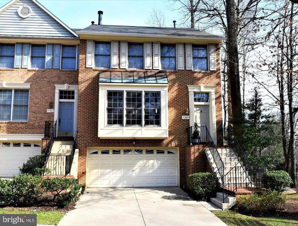 11301 Hollowstone Dr in Rockville, MD - Building Photo