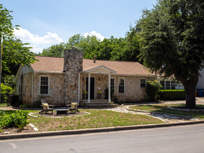 32 Margranita Cres in Austin, TX - Foto de edificio - Building Photo