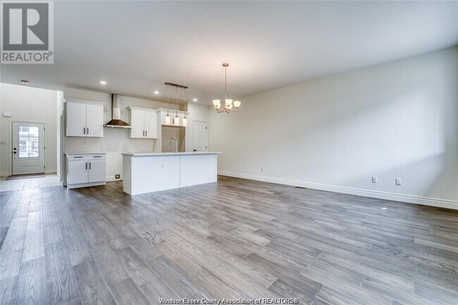 702 Elliot Pt Rd in Amherstburg, ON - Building Photo - Building Photo