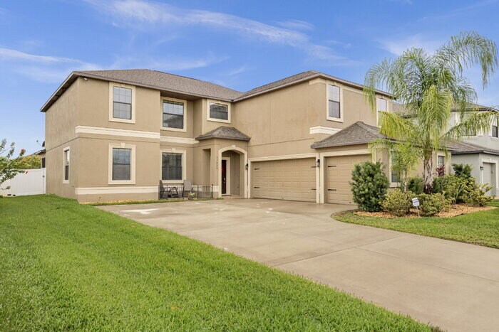 13929 Felix Will Rd in Riverview, FL - Foto de edificio
