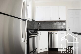 3841 N Greenview Ave, Unit 3W in Chicago, IL - Foto de edificio - Building Photo