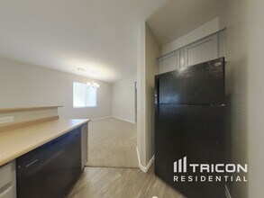 6410 S 72nd Ln in Phoenix, AZ - Building Photo - Building Photo