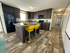 15978 Villaire Ave in Clinton Township, MI - Building Photo - Building Photo