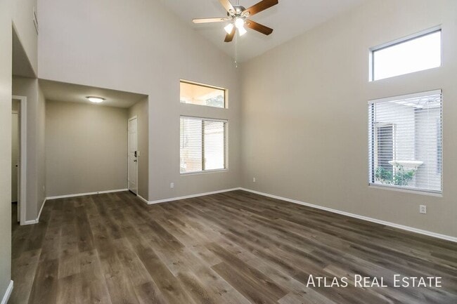 374 E Daniella Dr in San Tan Valley, AZ - Building Photo - Building Photo