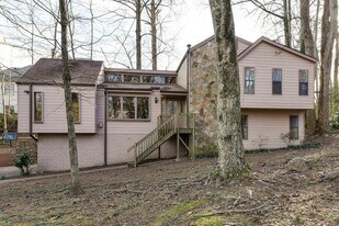 4330 Laurel Summit Ct in Smyrna, GA - Building Photo