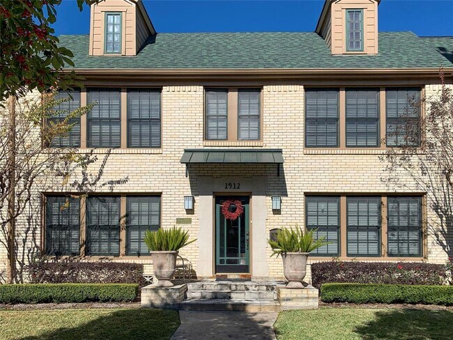 property at 1912 Sul Ross St