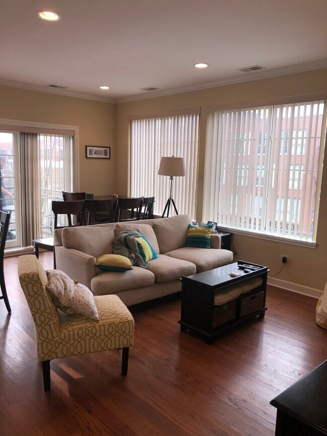 property at 1619 W Irving Park Rd