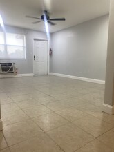 7631 Venetian St, Unit A in Miramar, FL - Building Photo - Building Photo