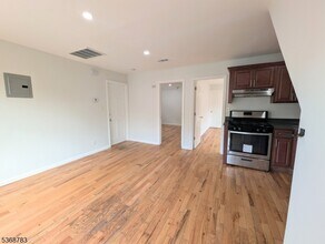 34 Cedar Ave in Newark, NJ - Foto de edificio - Building Photo