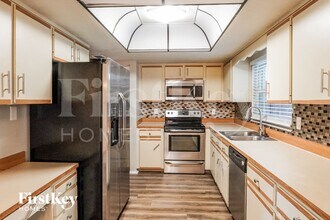 3017 Vista Palm Dr in Edgewater, FL - Foto de edificio - Building Photo