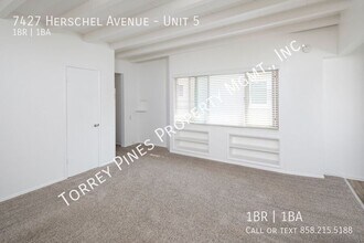 7427 Herschel Ave in San Diego, CA - Foto de edificio - Building Photo