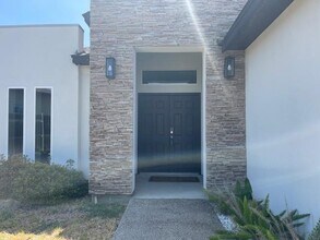 919 Solana St in Laredo, TX - Building Photo - Building Photo
