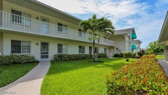 388 Belina Dr in Naples, FL - Foto de edificio - Building Photo