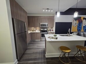 8185 NW 42nd St, Unit B2 in Doral, FL - Building Photo - Building Photo