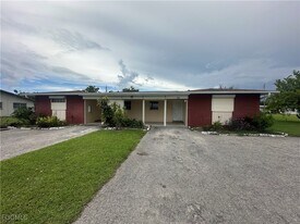 324 Palmetto Dr in Cape Coral, FL - Building Photo
