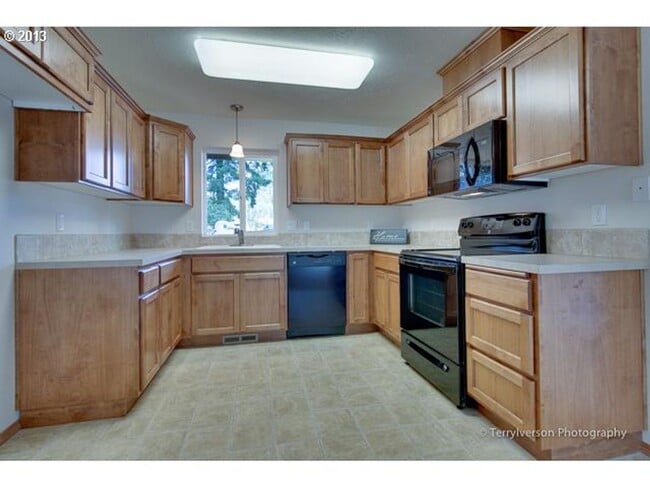 17223 SE Woodward Ct