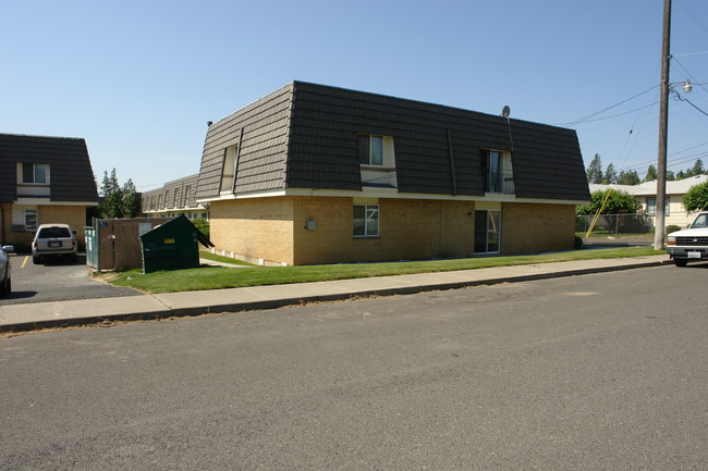 Garden Manor Apartments in Cheney, WA - Foto de edificio - Building Photo