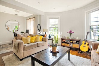 42 Cameron St, Unit 42-2 in Brookline, MA - Building Photo - Building Photo