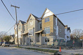 Fountain Pointe Townhomes in Elmhurst, IL - Foto de edificio - Building Photo