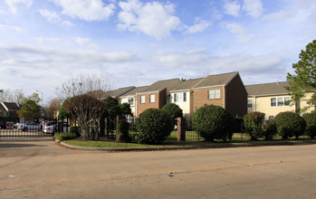 Reflections On Gentryside Townhomes in Houston, TX - Building Photo - Building Photo