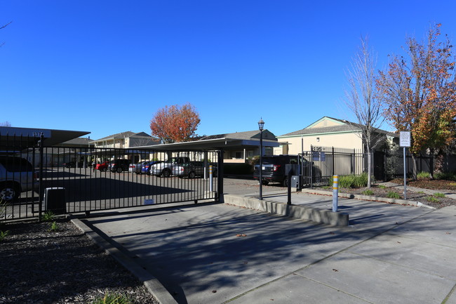 Spring Meadows Apartments in Santa Rosa, CA - Building Photo - Building Photo