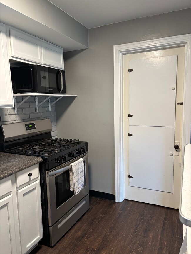 1004 Kennedy Dr in Ambridge, PA - Building Photo - Building Photo