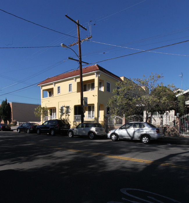 4635-4641 Franklin Ave in Los Angeles, CA - Foto de edificio - Building Photo