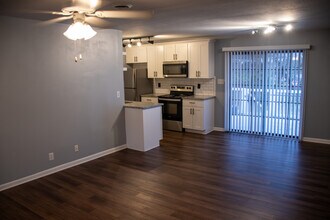 938 Bradley Bell Dr, Unit 938 Bradley Bell Dr in Knoxville, TN - Building Photo - Building Photo