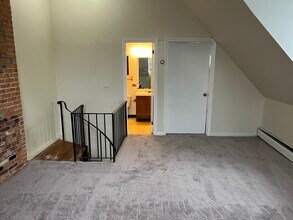 17 Charter Oak Pl, Unit 2 in Hartford, CT - Building Photo - Building Photo