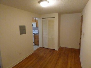 4044 N California Ave, Unit 103 in Chicago, IL - Building Photo - Building Photo