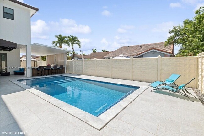 13331 SW 41st St in Miami, FL - Building Photo - Building Photo