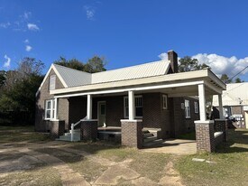 445 Eufaula St in Ozark, AL - Building Photo