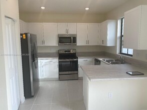 11075 West 33rd Ct in Hialeah, FL - Building Photo - Building Photo