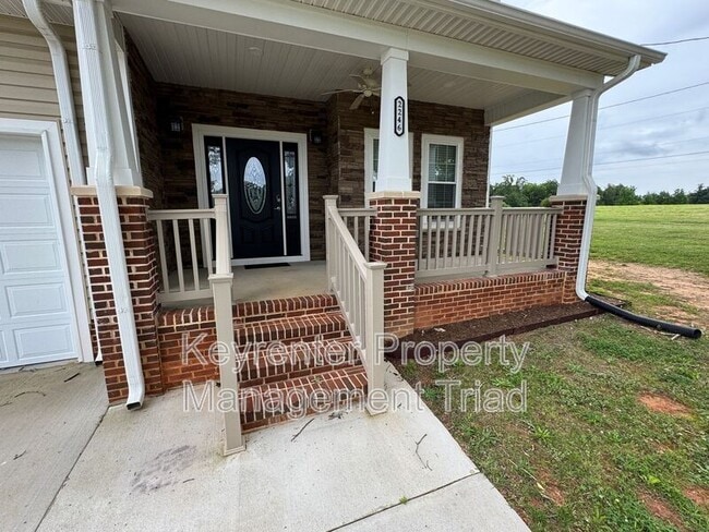 2246 Dean Rd in Kernersville, NC - Building Photo - Building Photo