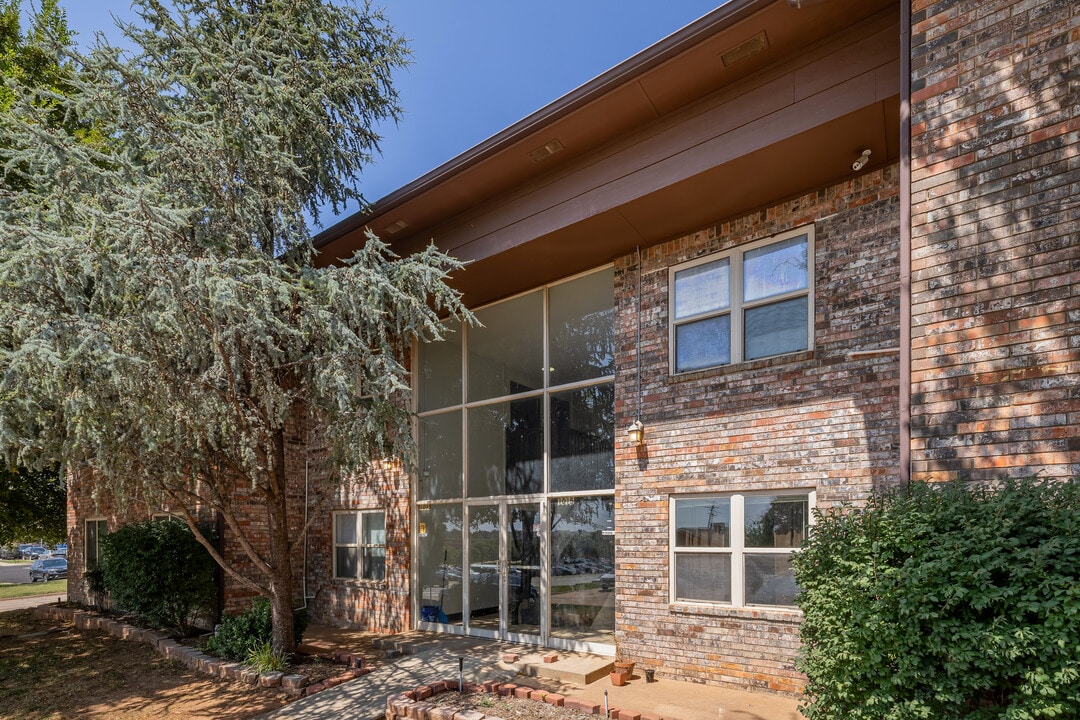 Ten15 at Hurd in Edmond, OK - Foto de edificio