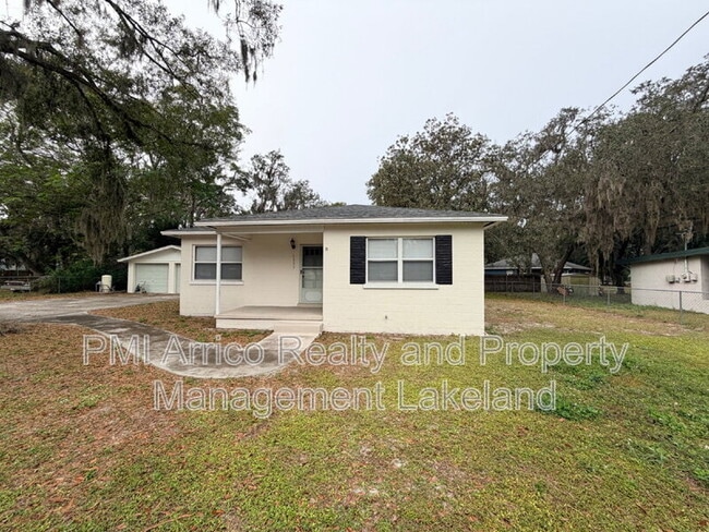 1009 N Forbes Rd in Plant City, FL - Building Photo - Building Photo