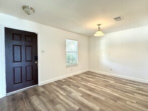 529 W Metcalfe St in Hutto, TX - Building Photo - Building Photo