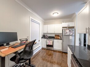 648 W Roscoe St, Unit N3 in Chicago, IL - Building Photo - Building Photo