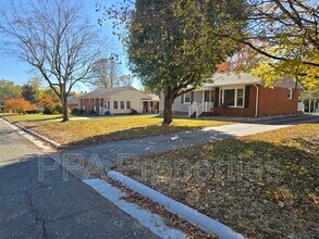 404 Oakgrove Dr in Graham, NC - Building Photo - Building Photo