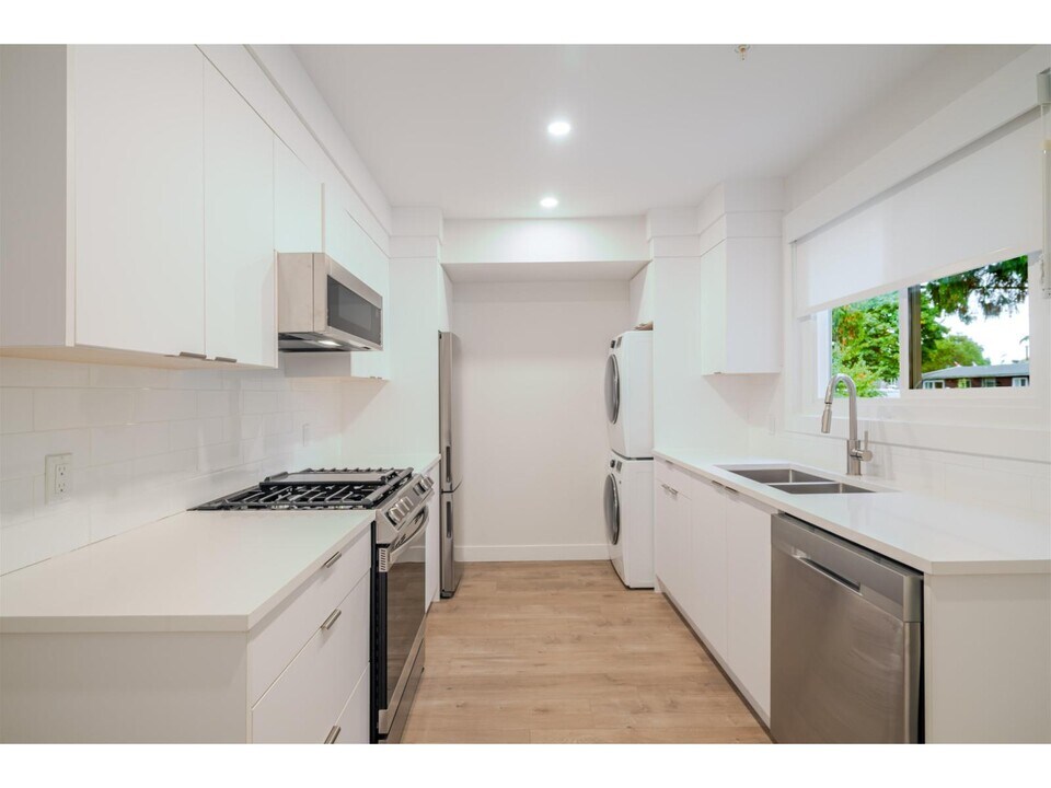 12317 Beecher St in Surrey, BC - Building Photo