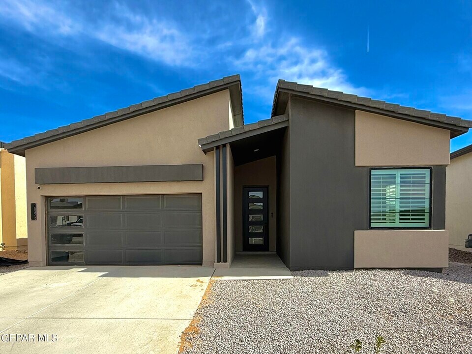 15372 Imagine Dr in El Paso, TX - Building Photo