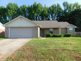 336 Emily Dr in Alma, AR - Building Photo