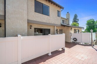 2625 N Lincoln St, Unit E in Burbank, CA - Foto de edificio - Building Photo